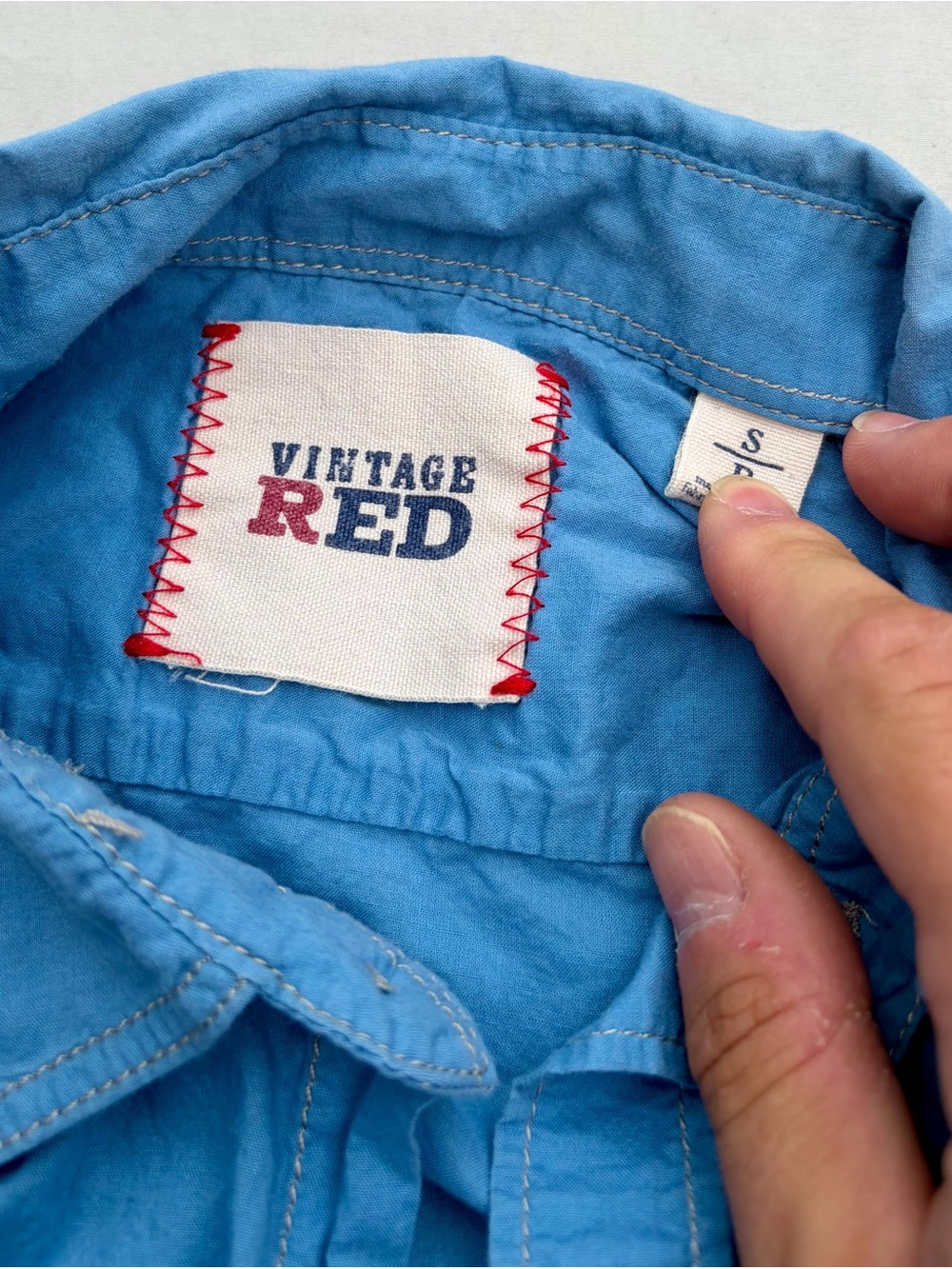 Vintage Red Short-Sleeve Button-Down Shirt in Sky Blue - Small